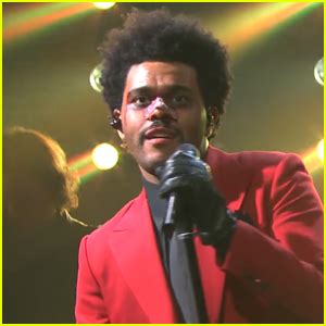 The Weeknd Performs ‘Blinding Lights’ & ‘Scared to Live’ on ‘Saturday ...