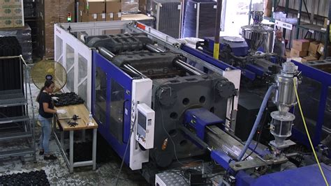 Large Injection Molding Machine 的图像结果