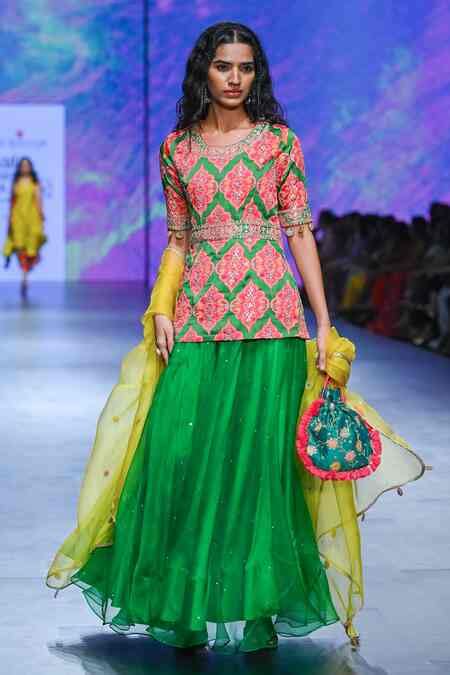 Swati Vijaivargie | Designer Sarees, Lehengas, Kurta Sets | Aza Fashions