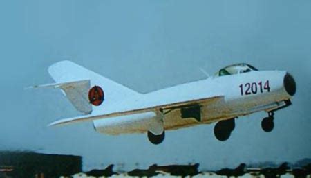 前苏联初代超音速战机米格-17，改进型号众多成就一代经典|超音速|米格-17_新浪新闻