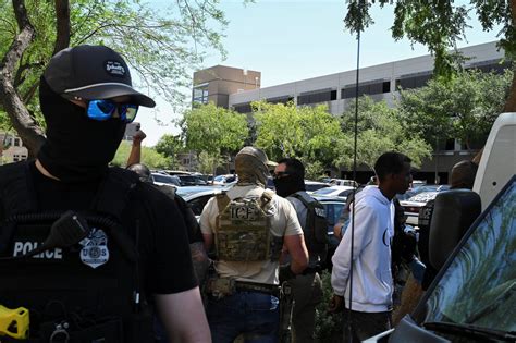 Can ICE agents hide their identity? The legality and why so many ICE agents are wearing masks ...