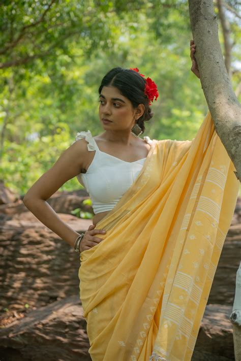 Elegant Handwoven Noor White South Cotton Blouse Top