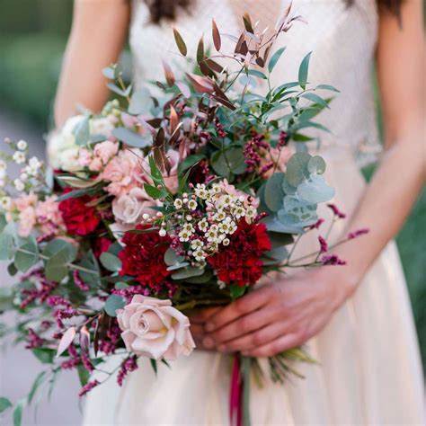 23 Beautiful Carnation Bouquets for Your Wedding
