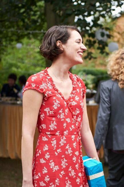 Female Leads From Succession & Fleabag Are Giving Us Fashion Cues This ...