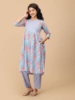 Side view of blue floral Saanjh Phool maternity kurta with empire waist ...