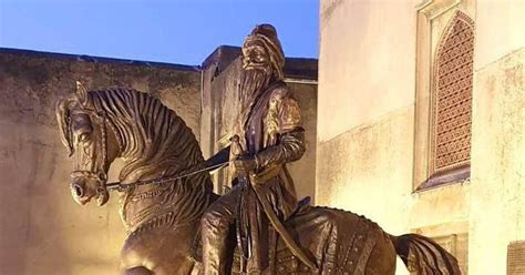 Lahore Fort has inaugurated a statue of the Sikh emperor Ranjit Sigh ...
