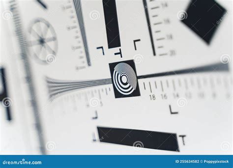 High Resolution Camera Test Charts 的图像结果