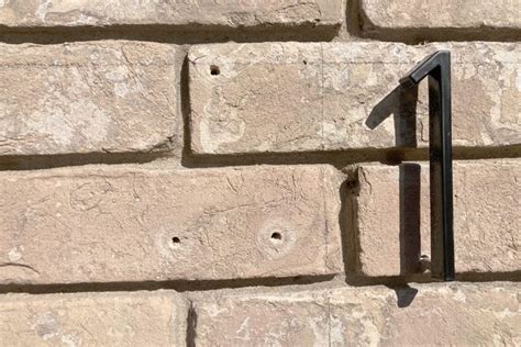 How to Install Floating Mount House Numbers 的图像结果