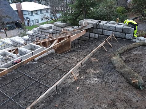 How to Form Up Concrete Steps 的图像结果