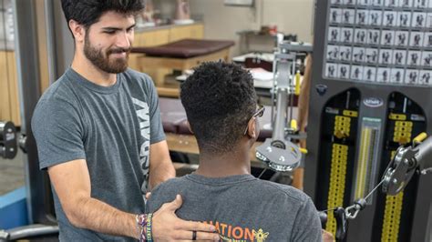 These six exercise habits could be increasing your risk of injury, according to a sports medicine ex Background