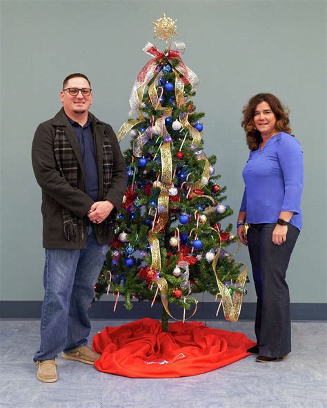 Midland ISD: Westlake Ace Hardware donates Christmas tree to MAP