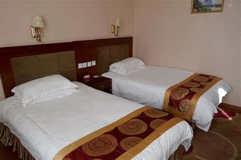 TINGRI QOMOLANGMA RESORT (Tingri County, Tibet) - Guesthouse Reviews ...