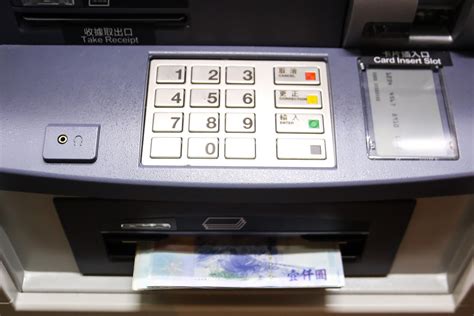 中国邮政储蓄银行ATM取款机取款步骤 - 趣智分享