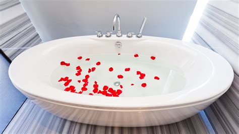 Comparing Costs: Reglazing versus Replacing Your Tub - VT Tub Reglazing ...