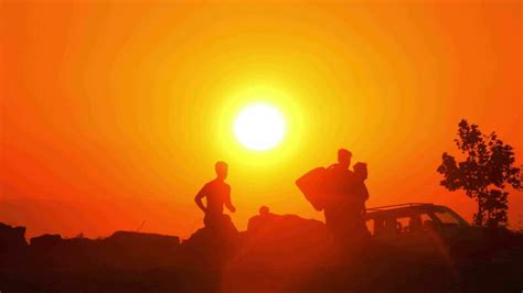 People Walking Away 的图像结果