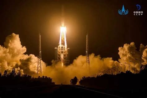 嫦娥四号成功发射 其搭载多个国家的科学载荷(含视频)_手机新浪网