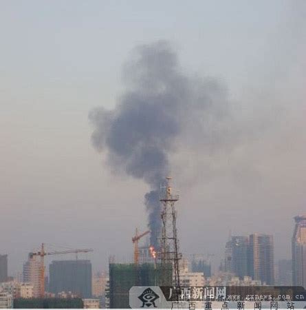 广西南宁正在施工办公楼突发大火(组图)_新闻中心_新浪网