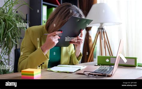 Overworked Face 的图像结果