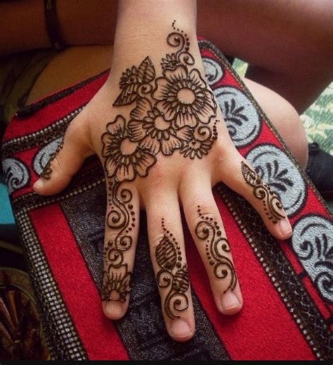 Easy & Simple Kids Mehndi Designs 2021 Images Download