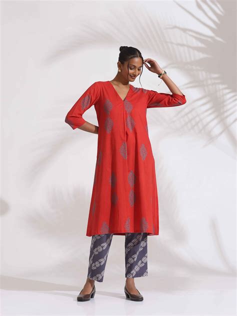 trueBrowns Red Cotton Print Kurta Set
