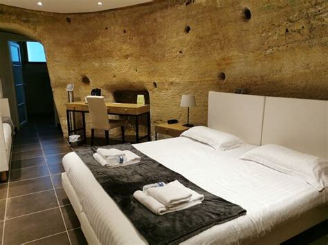 LOGIS HÔTEL ROCAMINORI (Louresse-Rochemenier) - Hotel Reviews, Photos ...