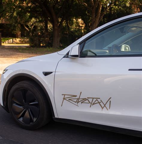 That viral video of a ‘deactivated’ Tesla Cybertruck is a fake | The Verge