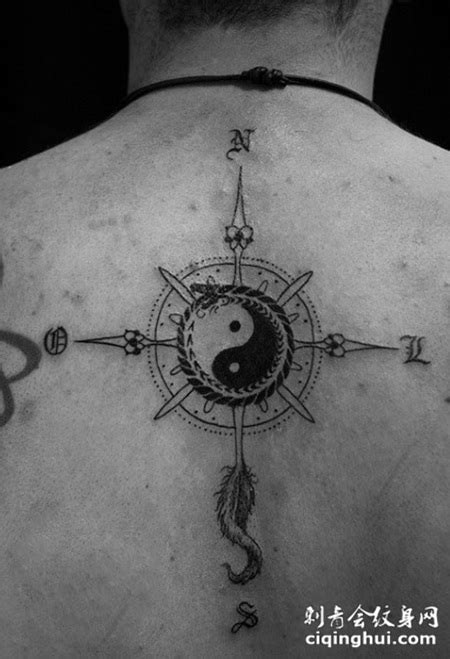 背部黑白指南针与阴阳八卦符号纹身图案(图片编号:184043)_纹身图片 - 刺青会
