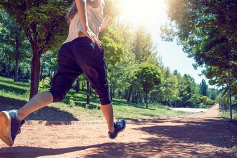 Running Woman Look Back Reference 的图像结果