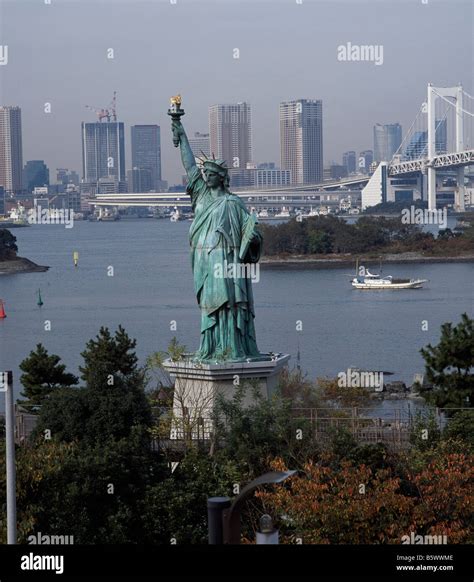Statue of liberty feet hi-res stock photography and images - Alamy