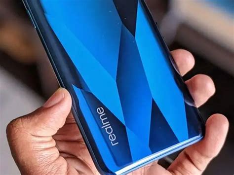 Realme plans offline-centric smartphone series, to expand retail ...