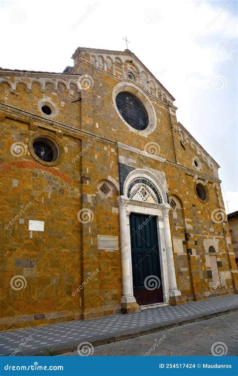Volterra tuscany italy foto de archivo. Imagen de iglesia - 254517424