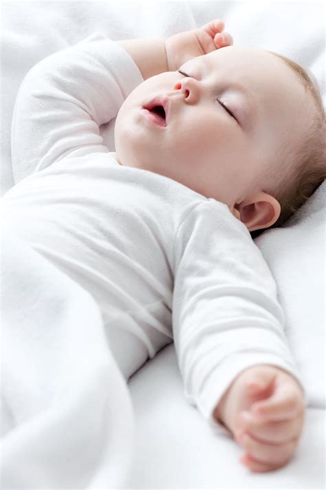熟睡的婴儿素材-高清图片-摄影照片-寻图免费打包下载