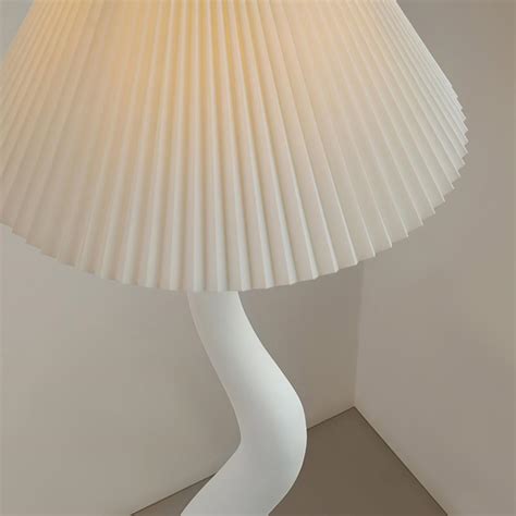 Twisted Pleated Floor Lamp – Vakkerlight