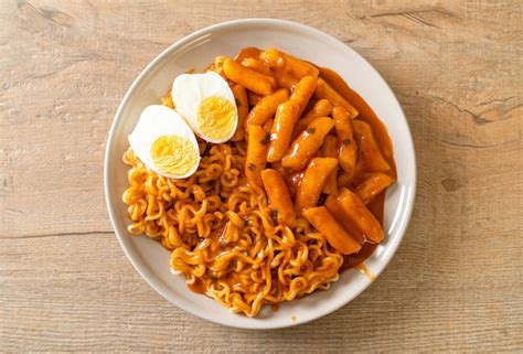 Rabokki (рамэн или корейская лапша быстрого приготовления и ттеокбокки ...