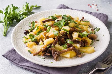 Жареный картофель с грибами, как жарить картофель с грибами — УНИАН