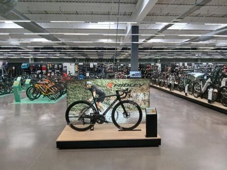 Decathlon abre en España las nuevas tiendas Pro Shop para ciclistas ...