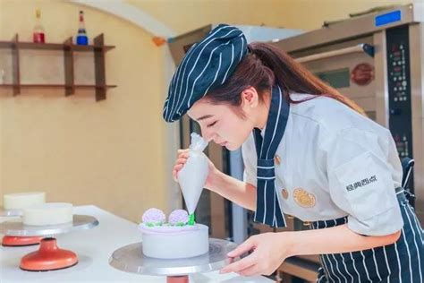打工无发展，学厨师就业有前途_重庆新东方烹饪学校