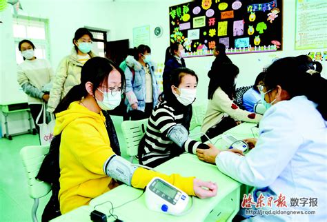 广州高考体检开始 医生提醒长时间使用手机会影响结果_新浪广东_新浪网