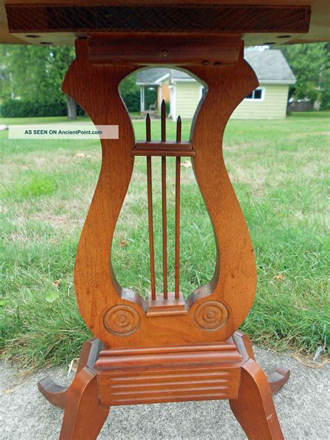 Antique Depression Era Duncan Phyfe Style Oval Top Side Table