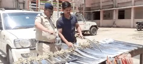 Maharashtra Police arrest 4 for carrying 90 swords, BJP attacks ...