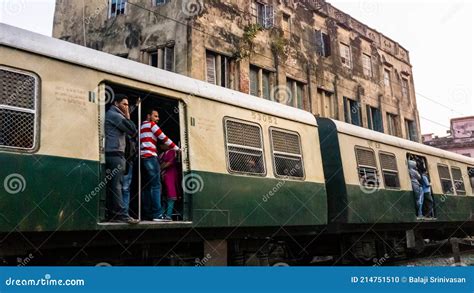 Local Train in West Bengal 的图像结果