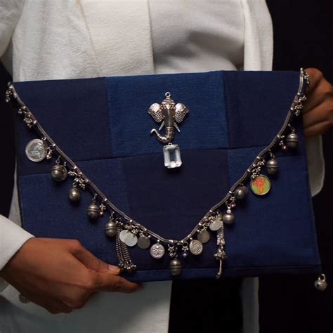 Vipas Silver Clutch - 925 Sterling Silver | My Motifs – Mymotifs