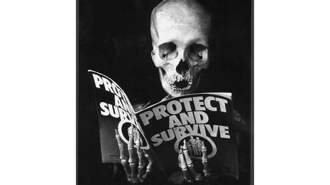 Peter Kennard. Unofficial War Artist | Meer