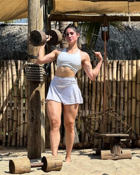 Mar Urista : r/musclegirlsflexing