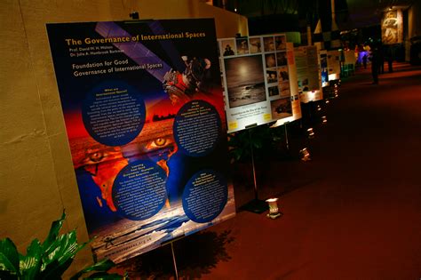 Poster Session Conference 的图像结果