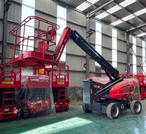 360-Degree Rotation Turntable Lifter Man Lift Articulated Telescopic Boom Lift Cherry Picker ...