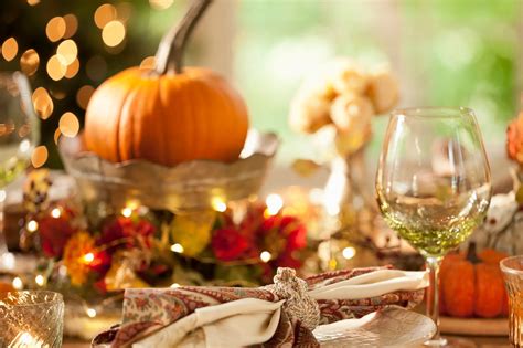 25 Beautiful Thanksgiving Table Decor Ideas On a Budget - Northern Feeling