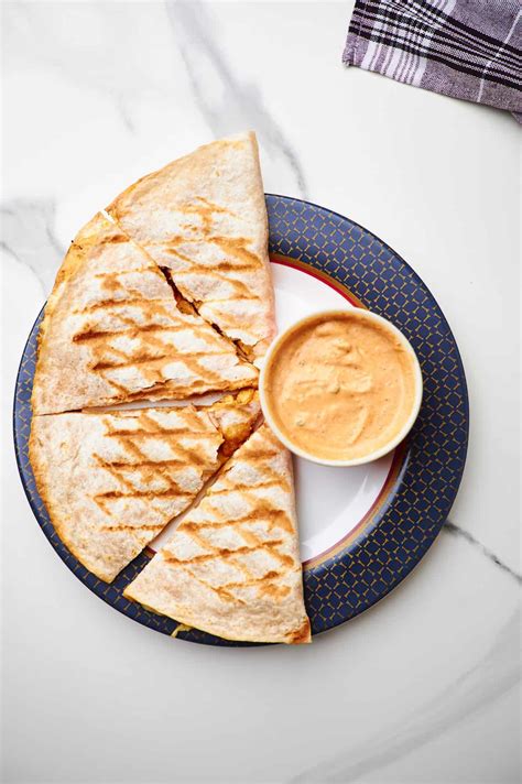 Copycat Taco Bell Chicken Quesadilla (10 Minutes!) - Ambitious Foodie