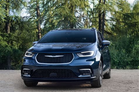 2024 Chrysler Pacifica Hybrid Plug-In Hybrid (PHEV) | Chrysler Canada