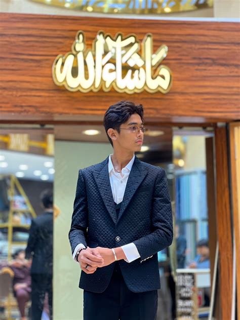 Men's Exclusive Black Hand-Detailed Designer Tuxedo Suit – Luxury Form ...